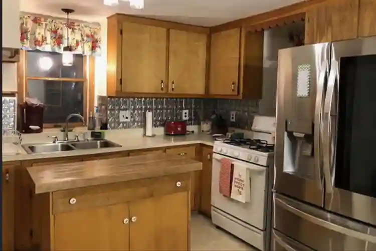 Lakeside Home Needs Chill Roommate