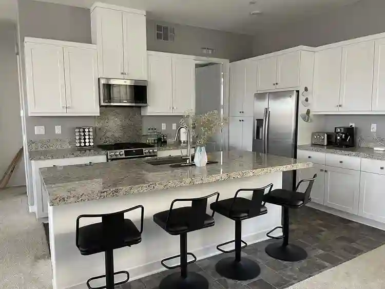 Room in modern home by Magic Mtn