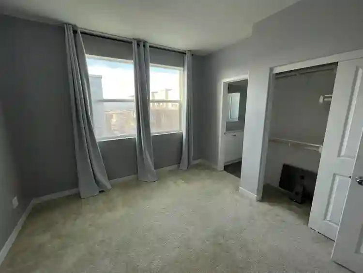 Room in modern home by Magic Mtn