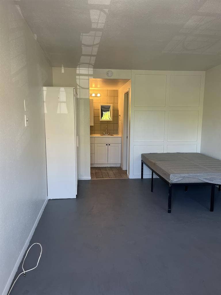 🏠 Lease Takeover – $950/month