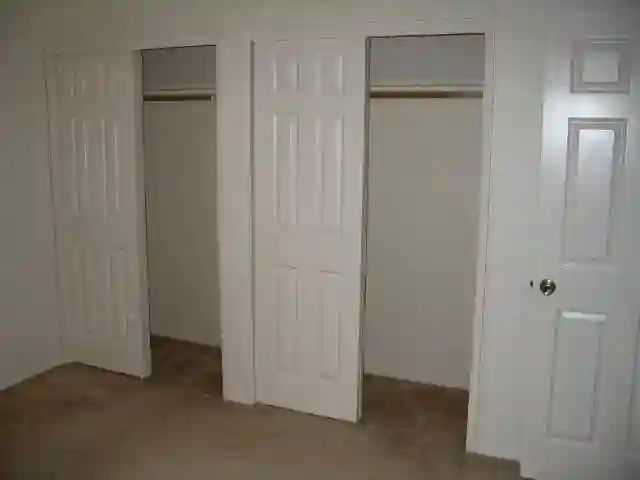 Room avail, flex start date Sept