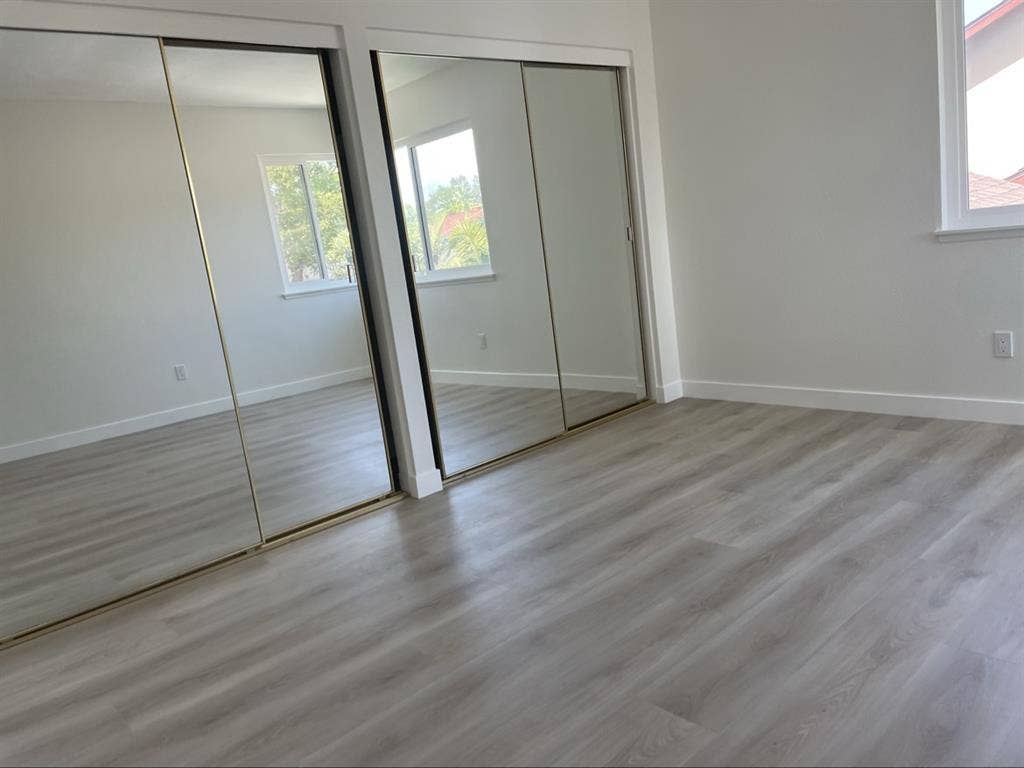 Clean, bright, spacious master bdrm