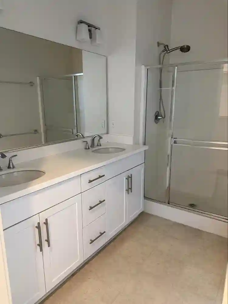 PRIVATE MASTER BEDROOM FOR RENT