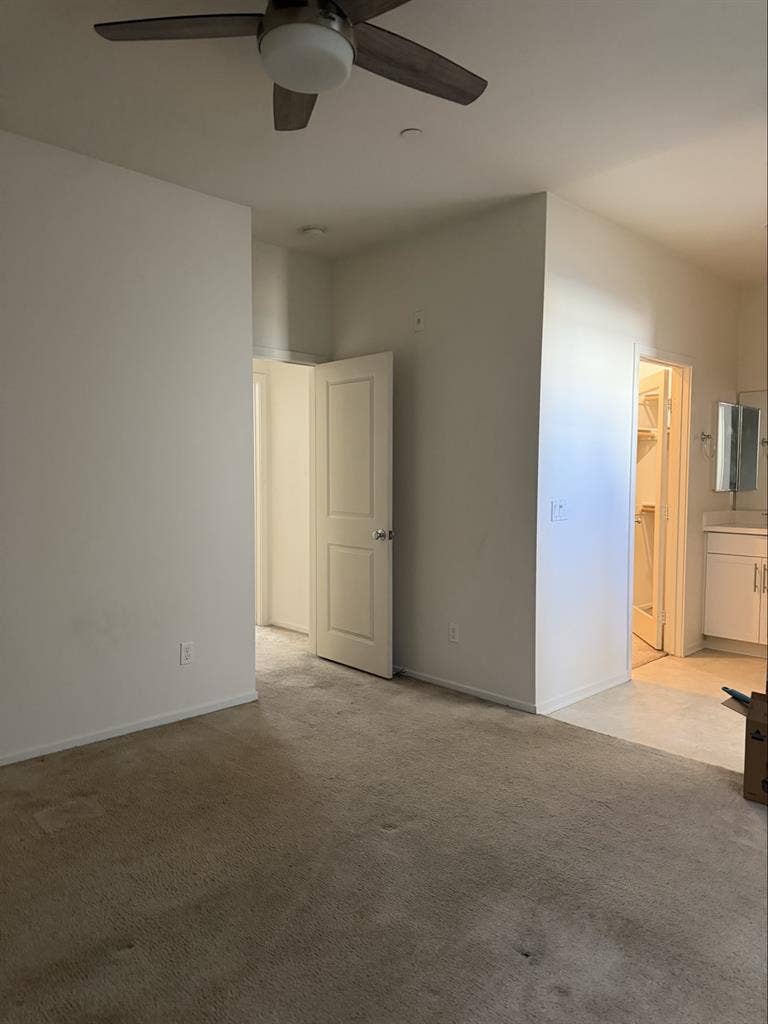 PRIVATE MASTER BEDROOM FOR RENT