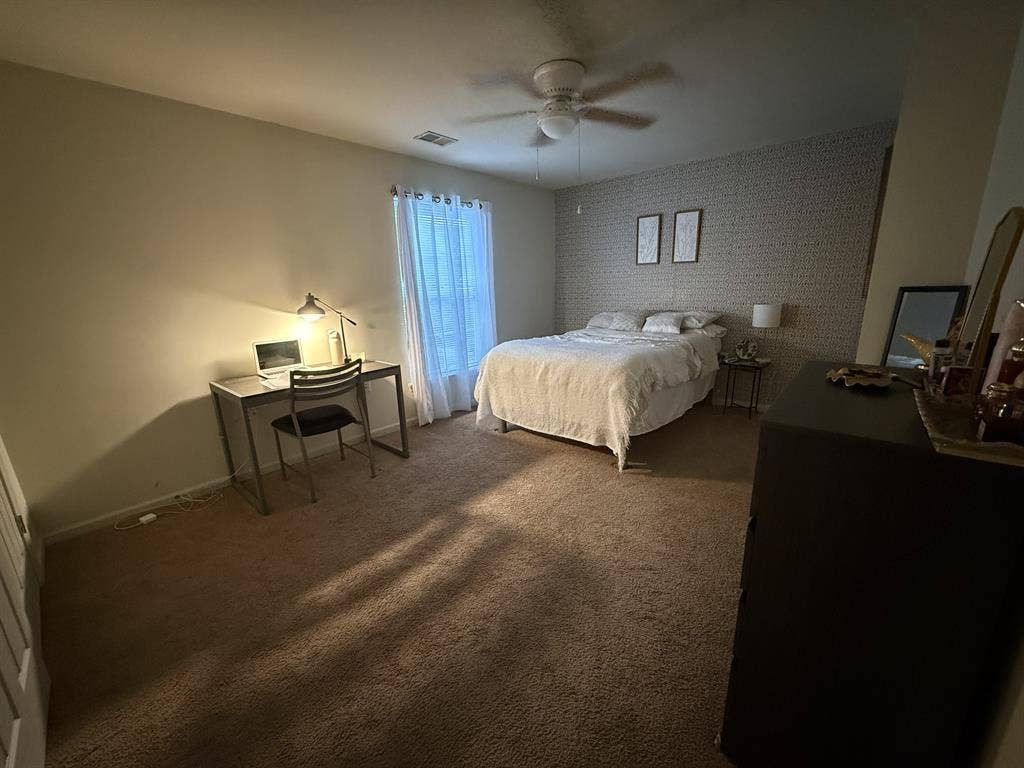 Reletting Room! 601/mo.