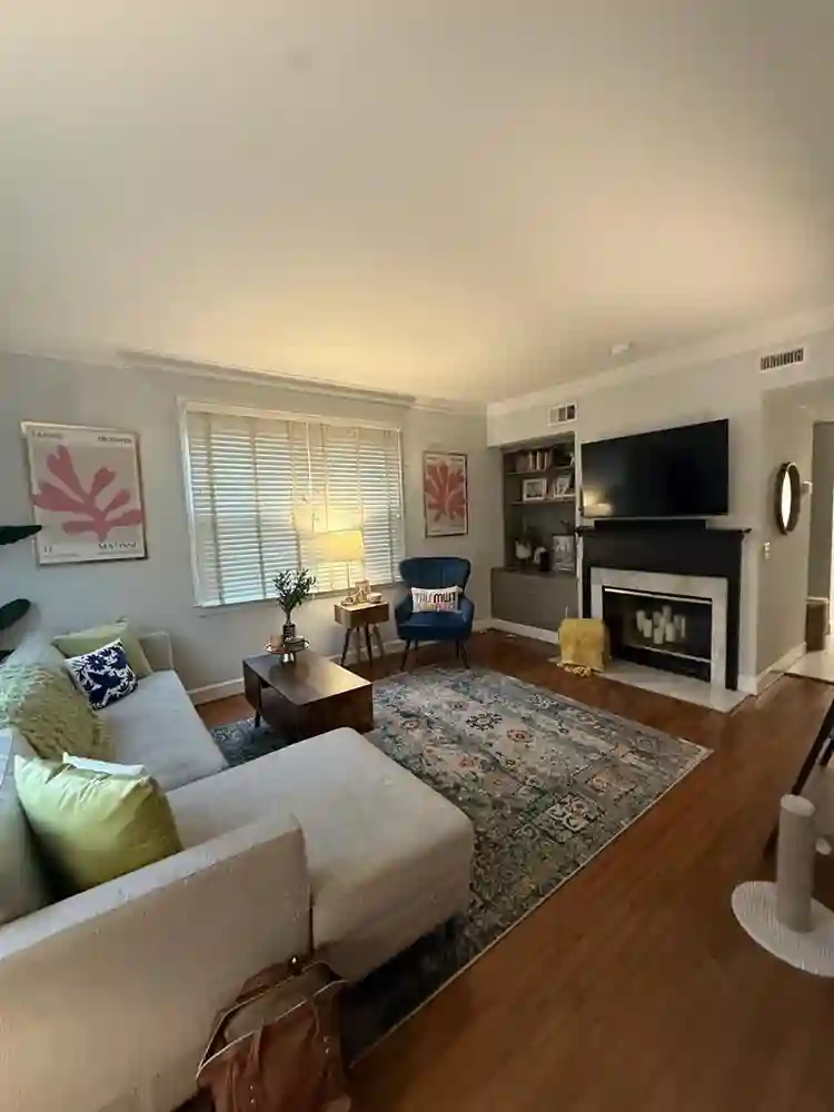 Roommate Needed in Green Hills