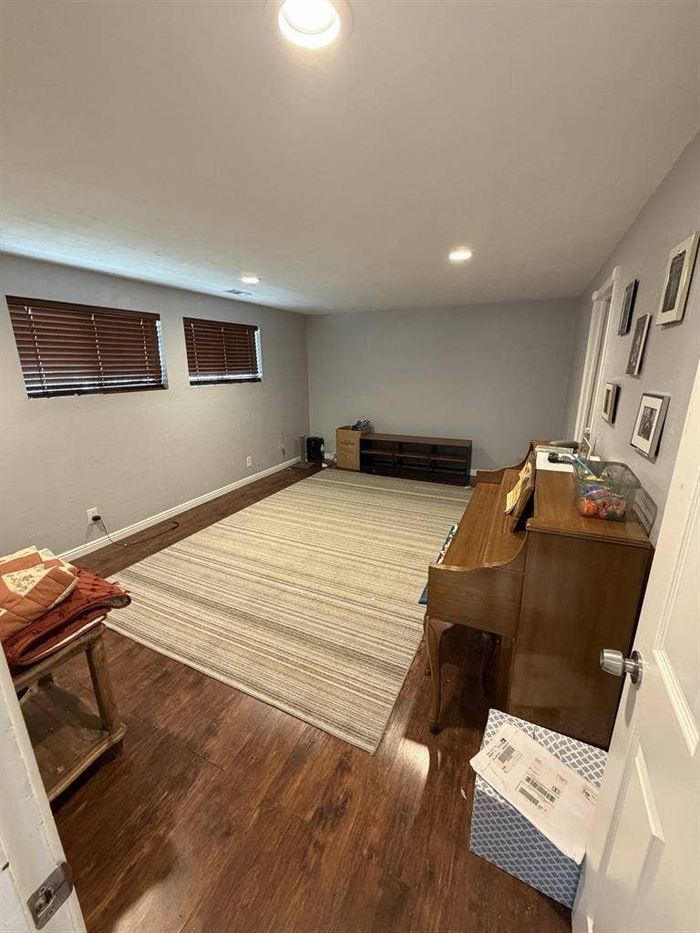 $650/month 4bed 2 bath. 1-2 Roomate