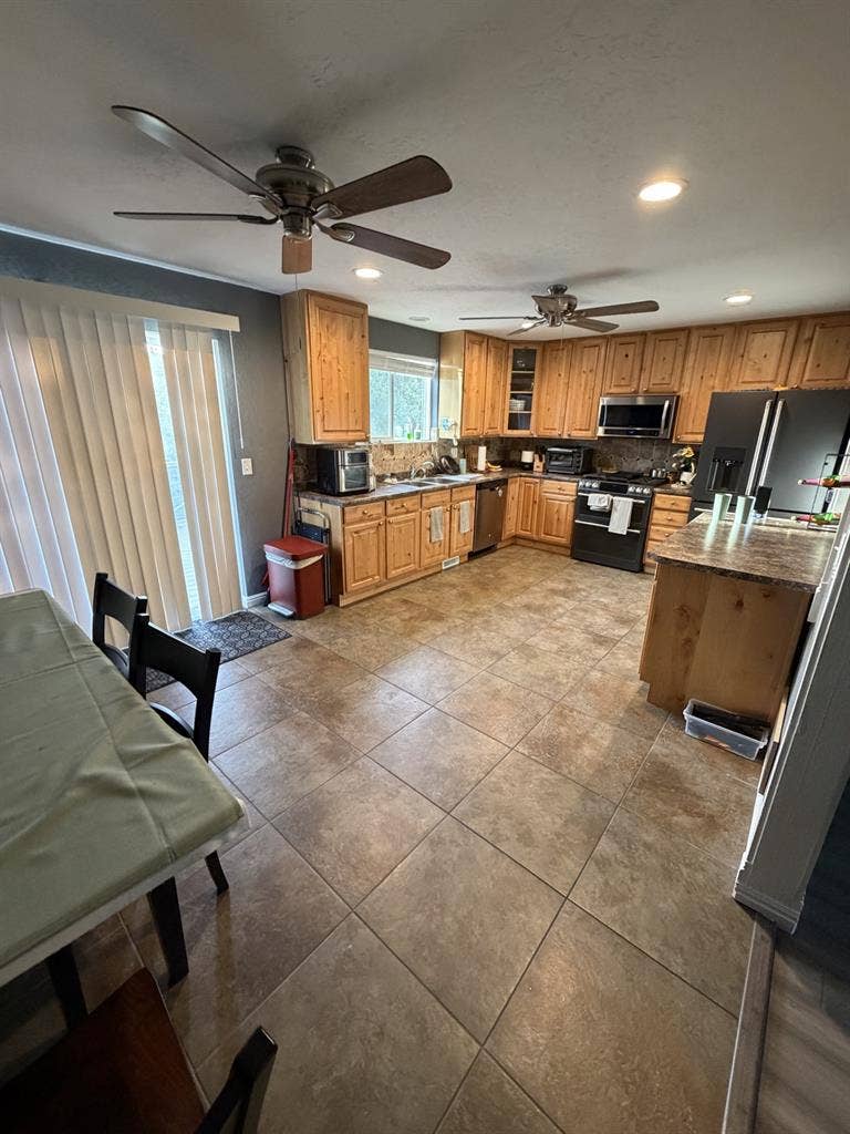 $650/month 4bed 2 bath. 1-2 Roomate
