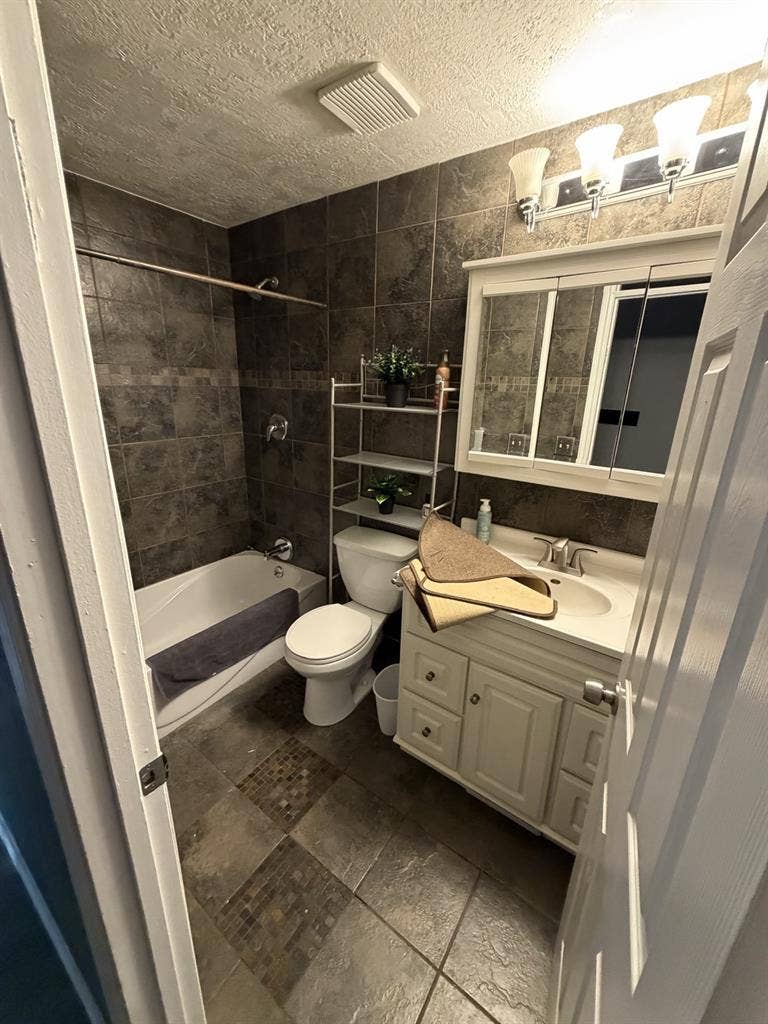 $650/month 4bed 2 bath. 1-2 Roomate