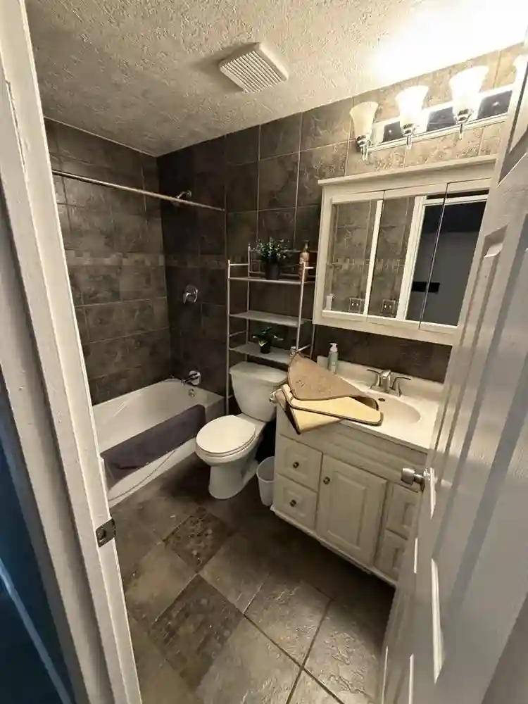 $650/month 4bed 2 bath. 1-2 Roomate