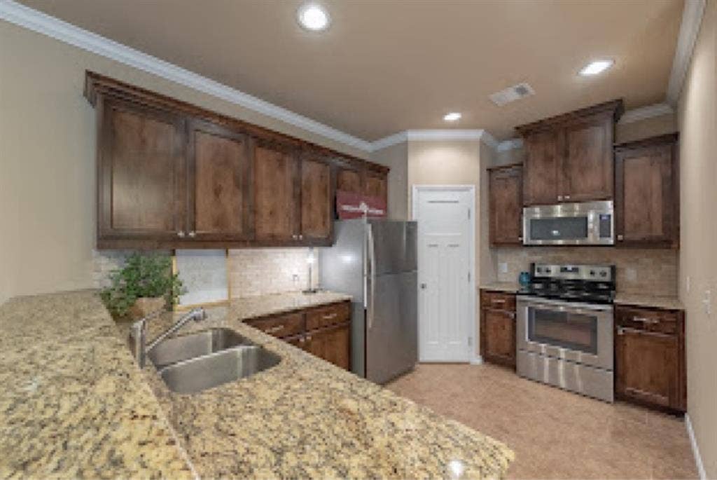 4th Roommate needed