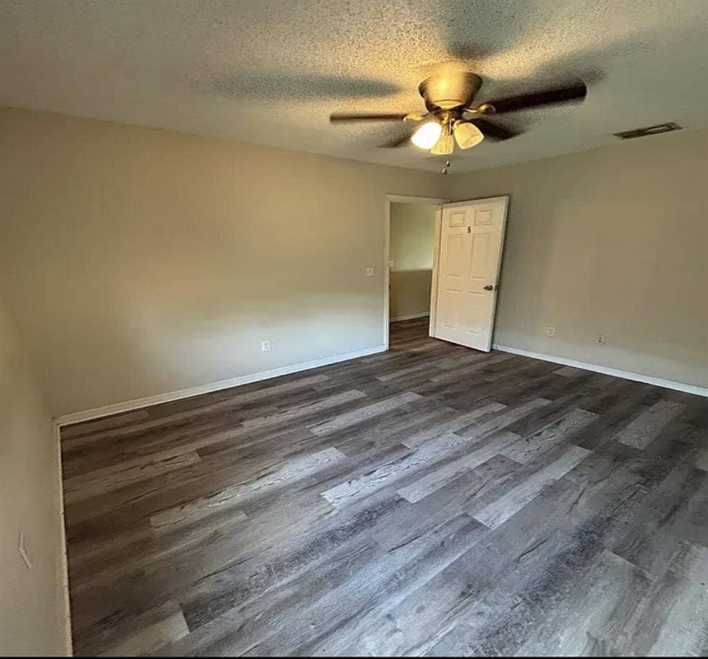 Pool home room for rent