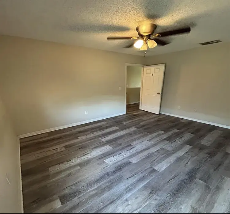 Pool home room for rent