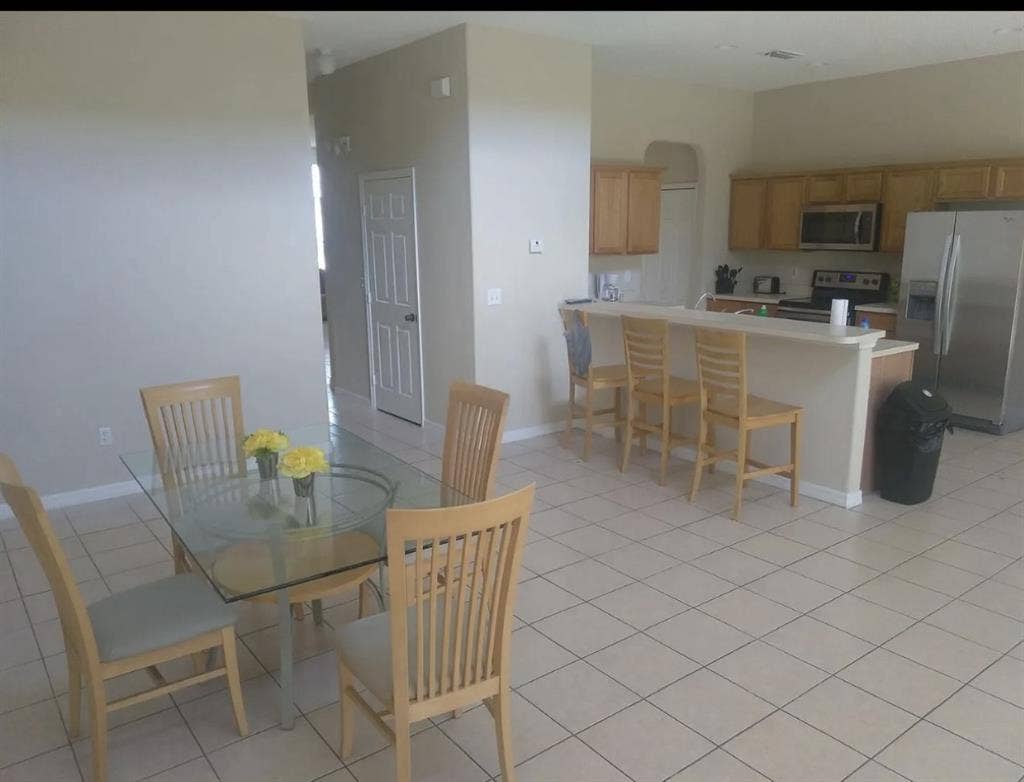 Pool home room for rent