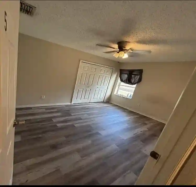 Pool home room for rent