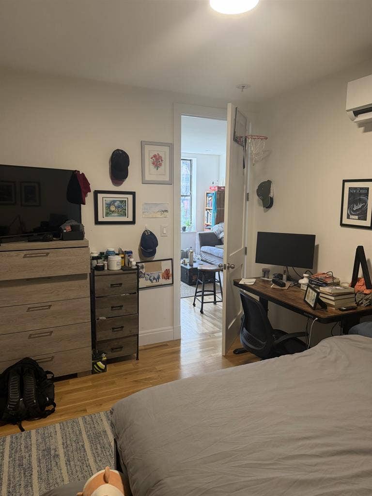 Upper East Side Room For Rent