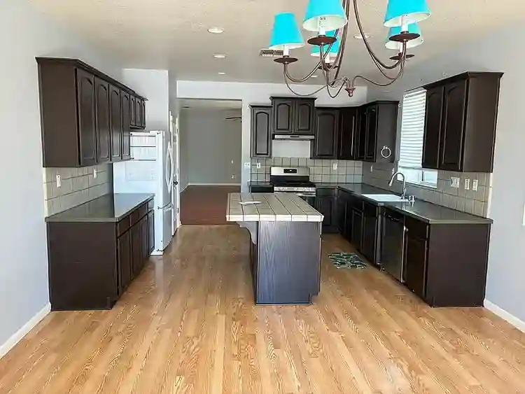 New Listing *Utilities included*