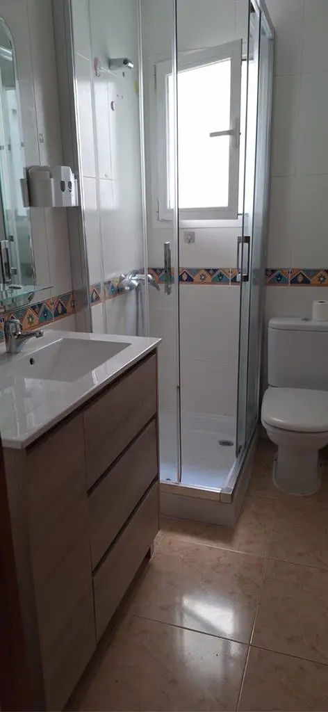 SE ALQUILA HABITACIÓN