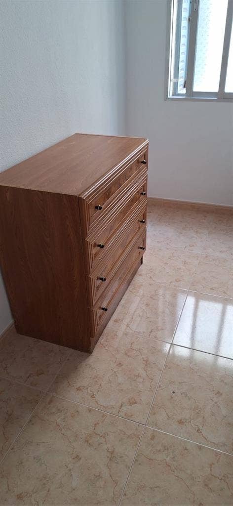 SE ALQUILA HABITACIÓN