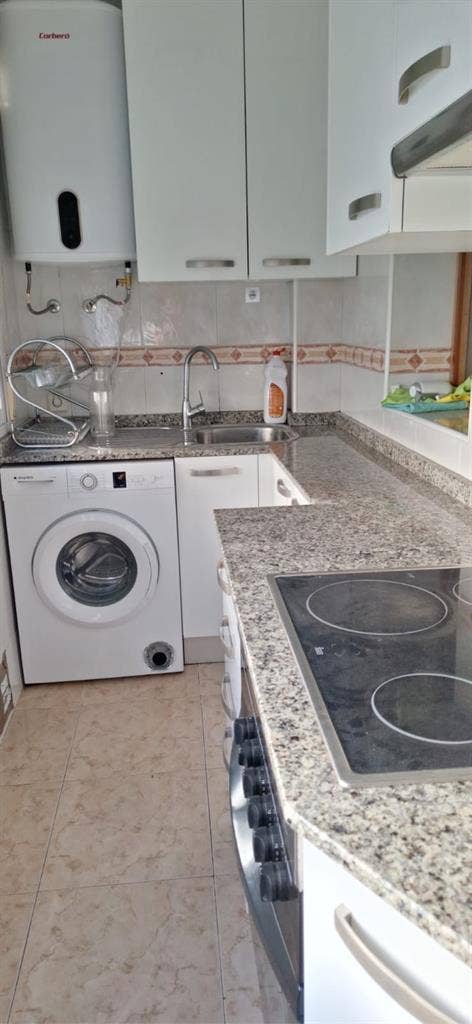 SE ALQUILA HABITACIÓN