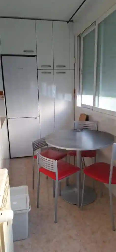 SE ALQUILA HABITACIÓN