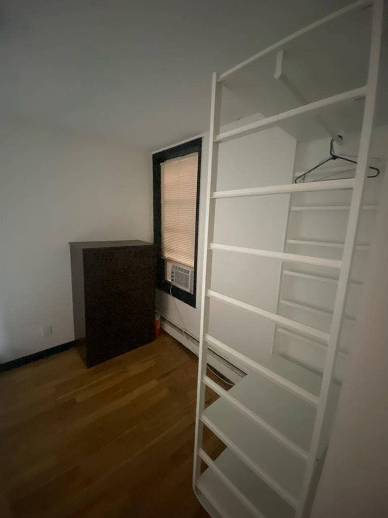 Room in chill artist apartment!
