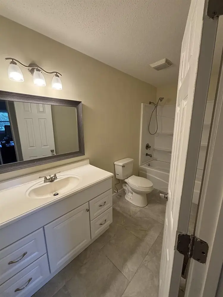 Private upstairs bedroom/bath