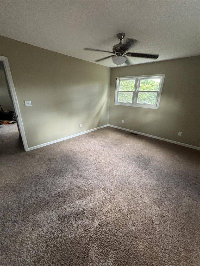 Private upstairs bedroom/bath
