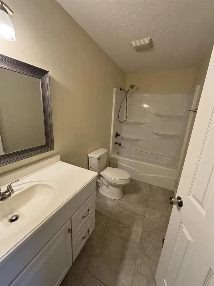 Private upstairs bedroom/bath