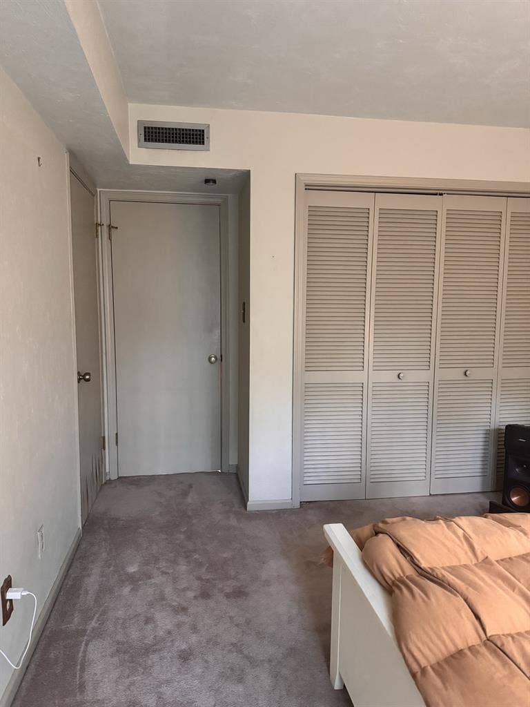 Cozy furnished room in house