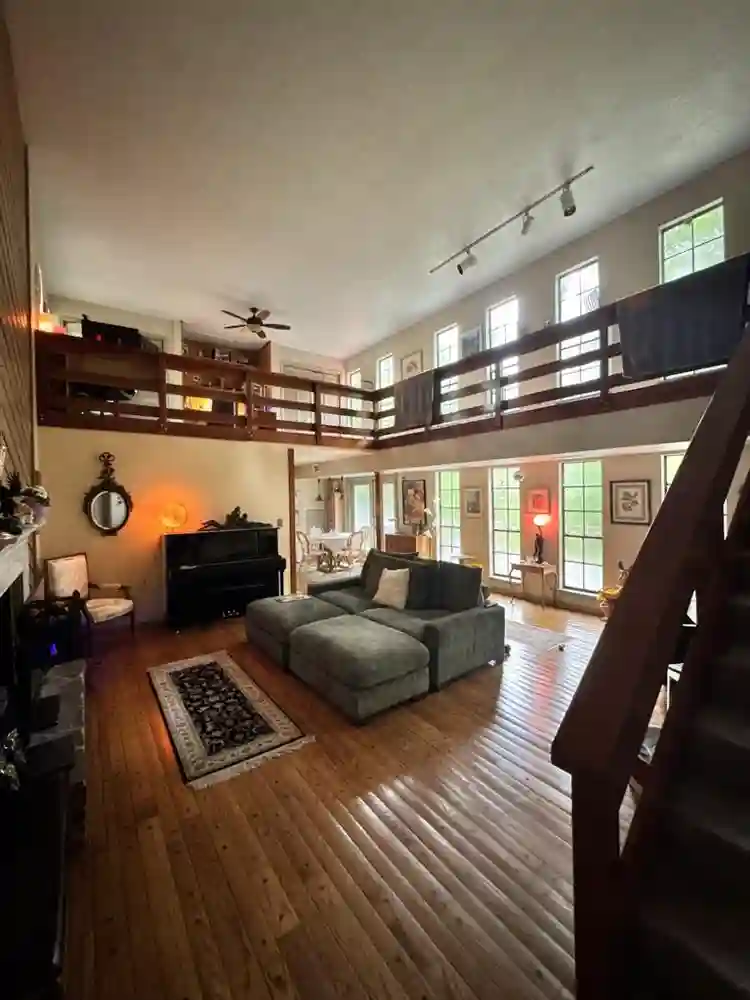 Cozy furnished room in house