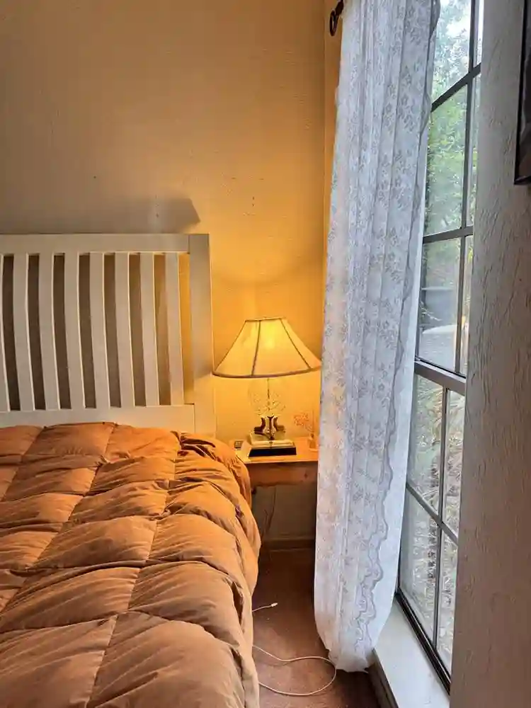 Cozy furnished room in house