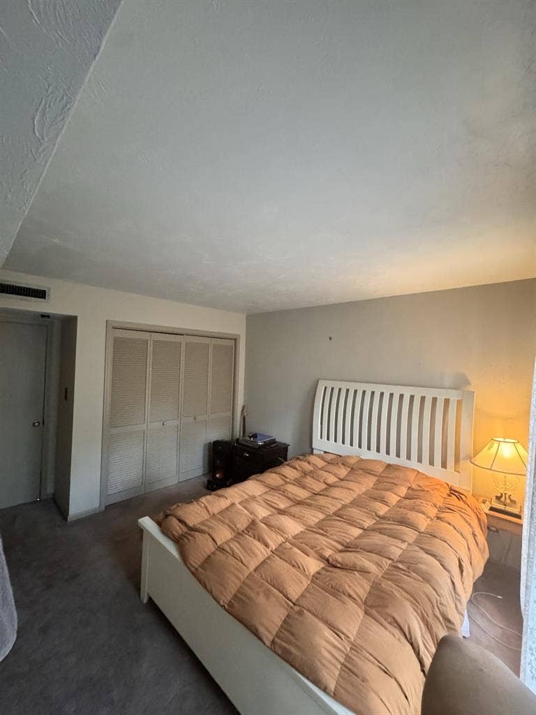 Cozy furnished room in house