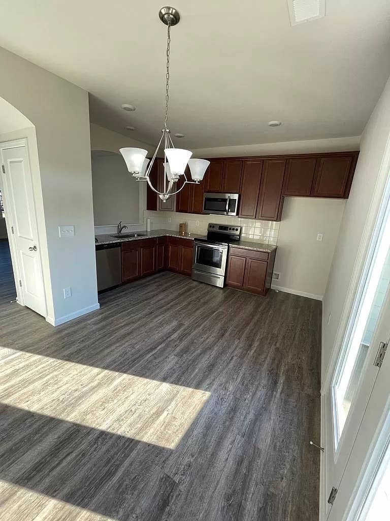 3 BR in Belmont