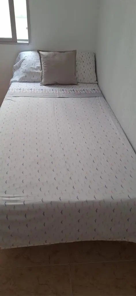 Se alquila habitación