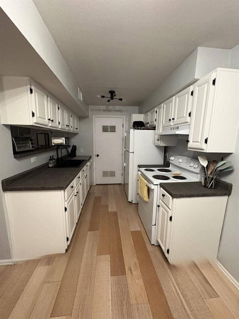 Roommate wanted