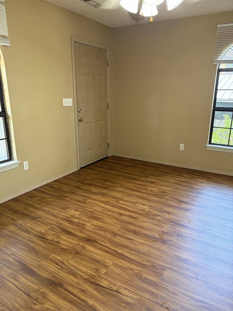 Beautiful apt downtown Fay., Ar