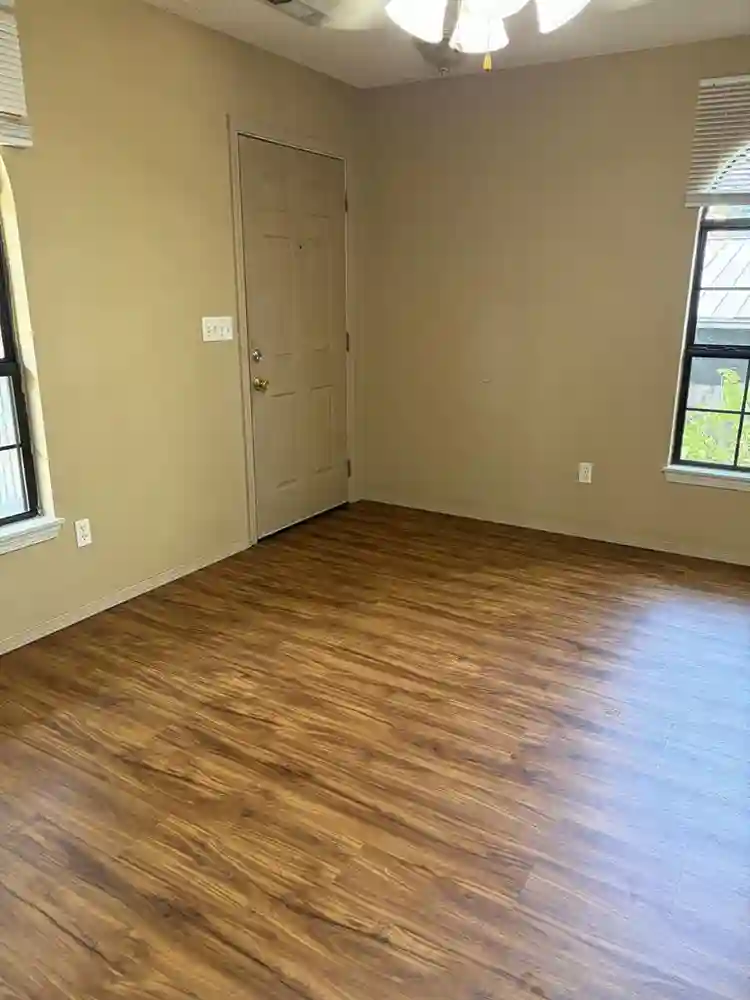 Beautiful apt downtown Fay., Ar