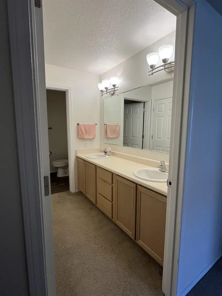 One Room + Private Bath in Tigard