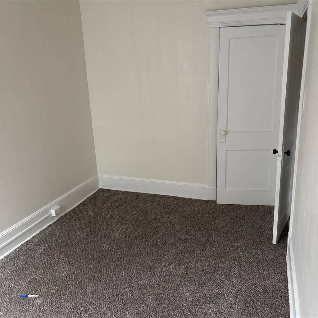 In Need of Roomate!!!