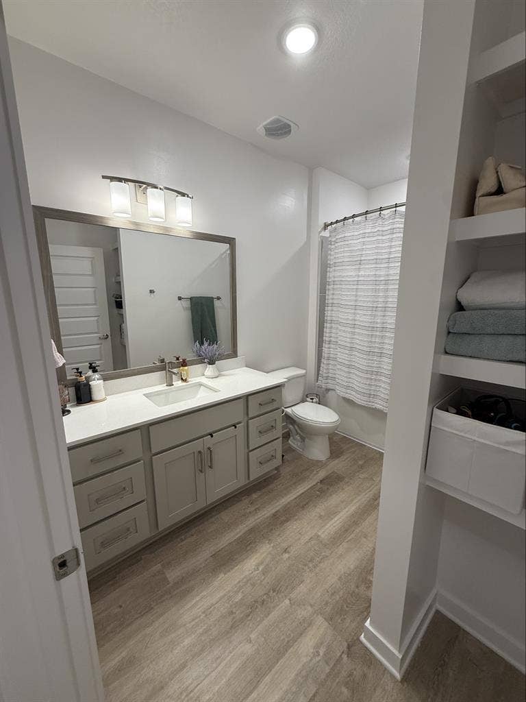 Amazing room/private bathroom🌸