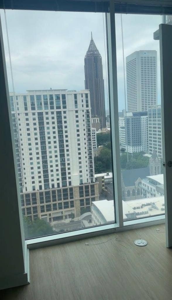 Midtown High Rise 1Bed/1Bath