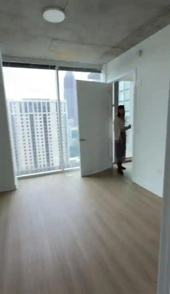 Midtown High Rise 1Bed/1Bath