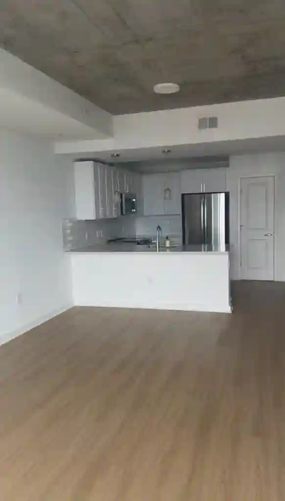 Midtown High Rise 1Bed/1Bath