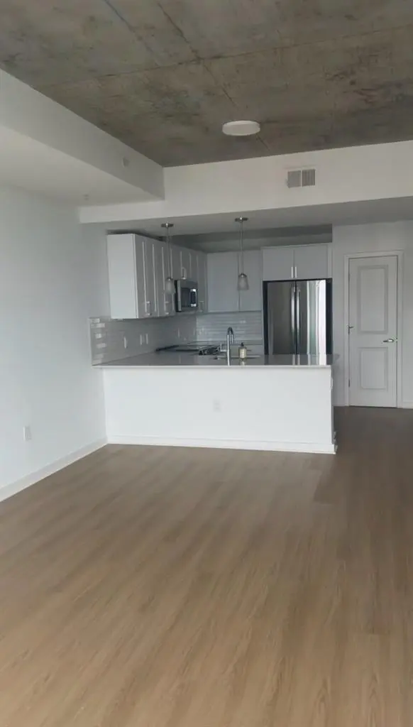 Midtown High Rise 1Bed/1Bath
