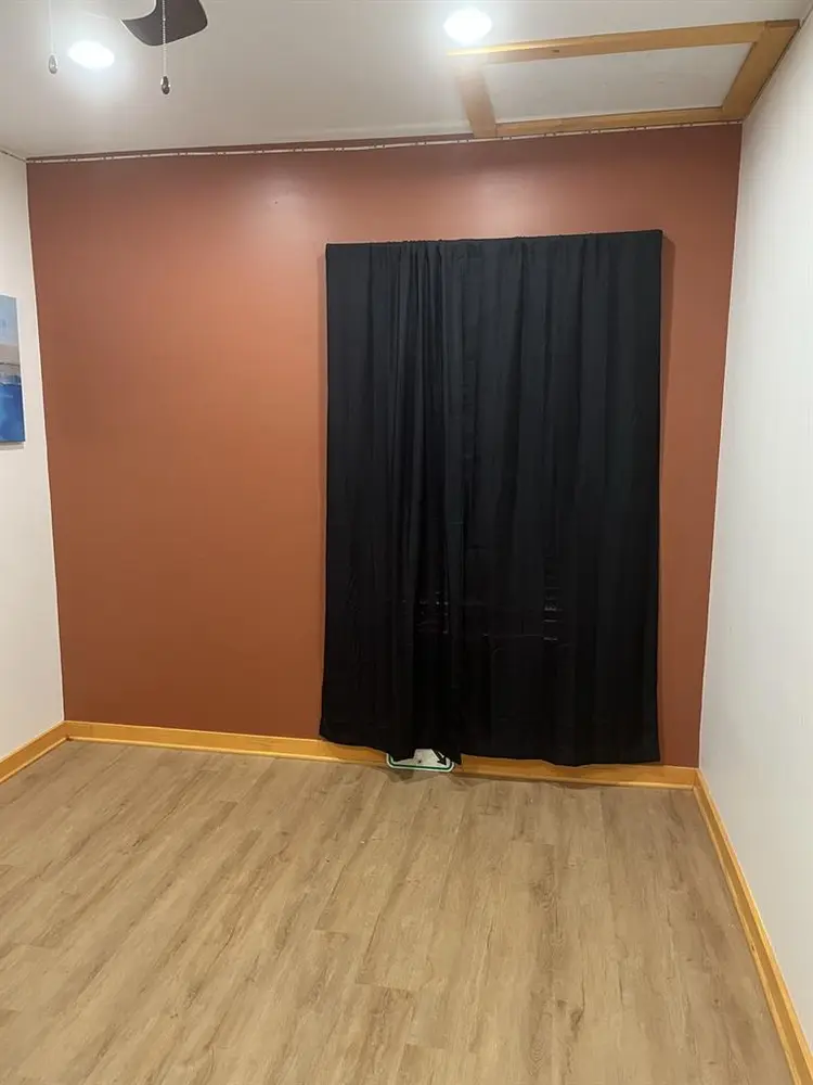 I bedroom shared bathroom