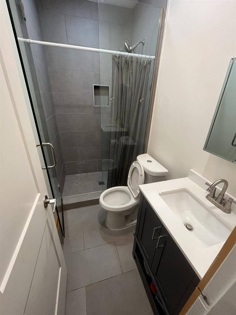 I bedroom shared bathroom