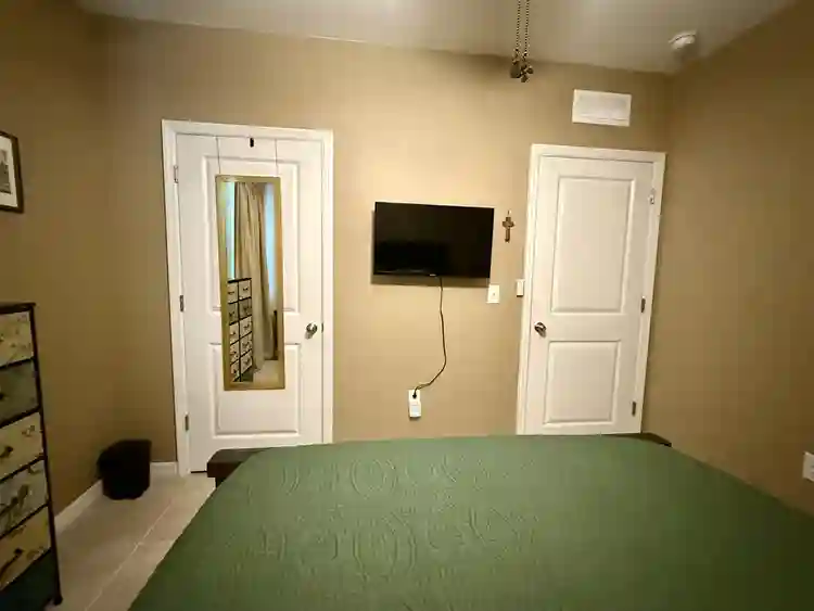 Furnished Room/Private BR/Utilities
