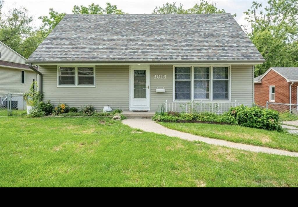 2 rooms available