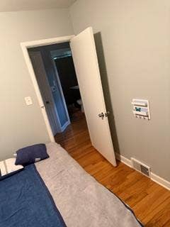 2 rooms available
